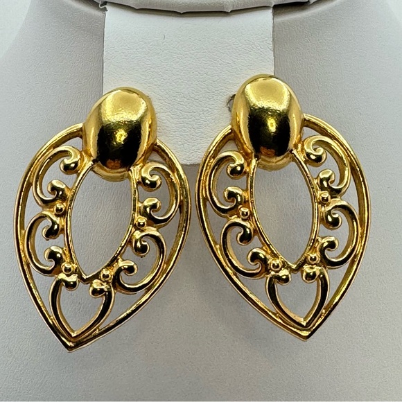Unsigned Jewelry - Vintage Gold Tone Filigree Clip On Earrings Elegant Scroll Statement